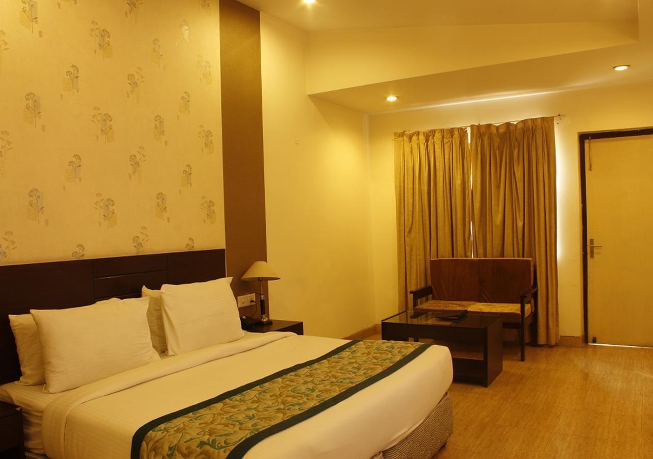 M B Greens Clarks Inn Moradabad Zewnętrze zdjęcie