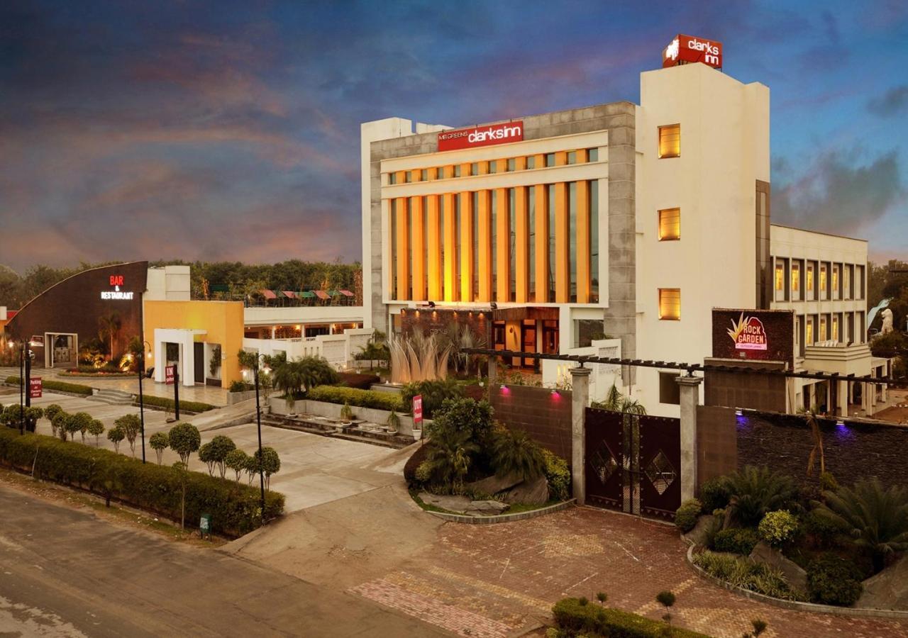 M B Greens Clarks Inn Moradabad Zewnętrze zdjęcie