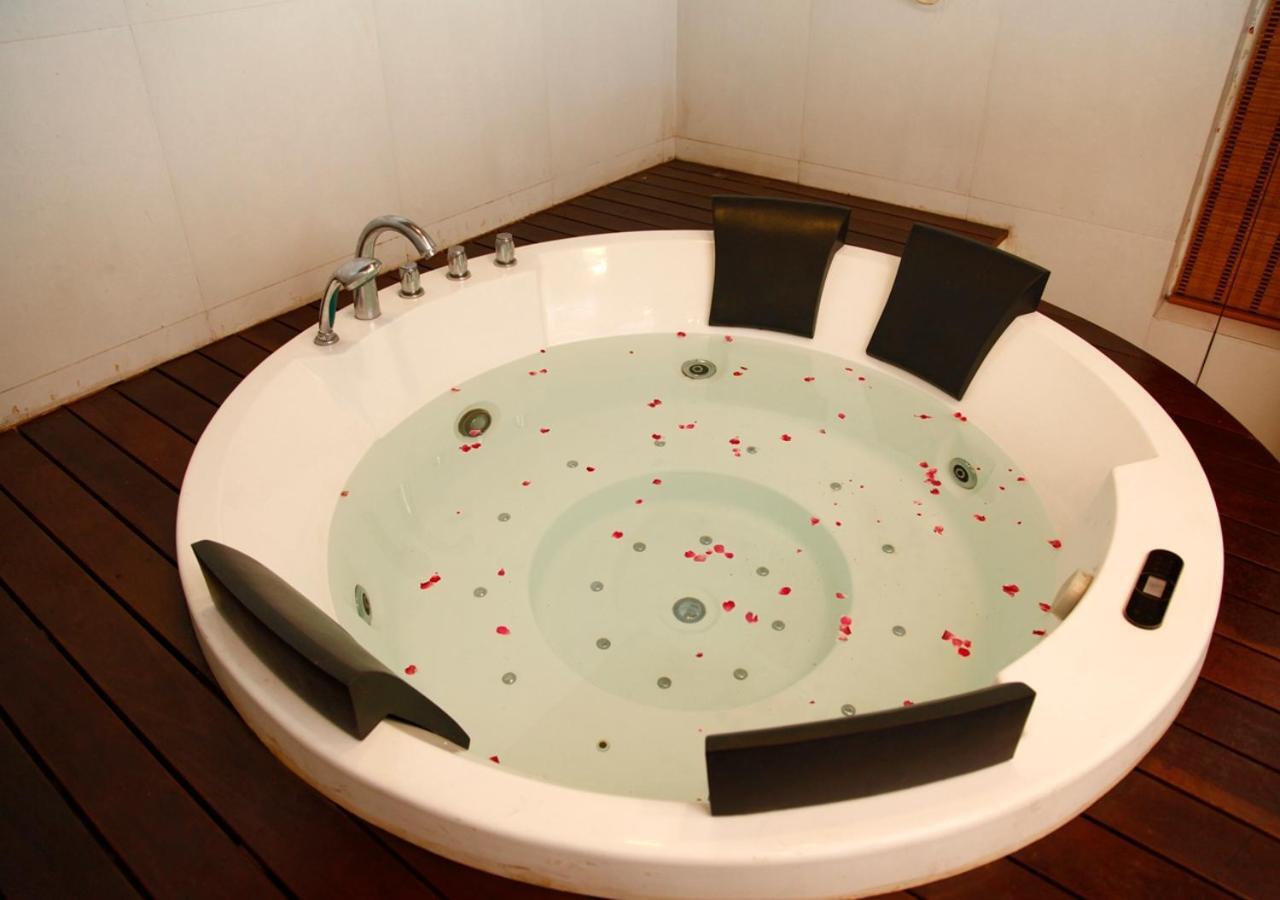 M B Greens Clarks Inn Moradabad Zewnętrze zdjęcie